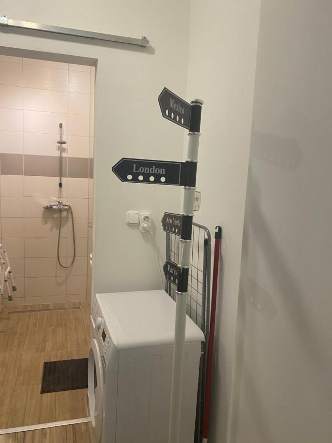 Tatra Apartment By The Danube Fully Accessible Budapest Eksteriør billede