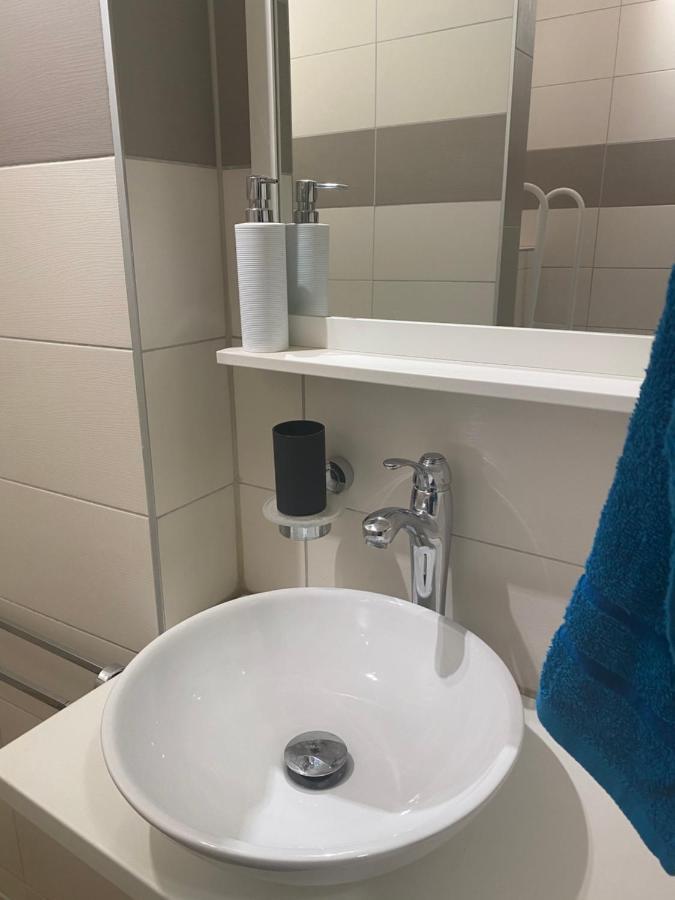 Tatra Apartment By The Danube Fully Accessible Budapest Eksteriør billede
