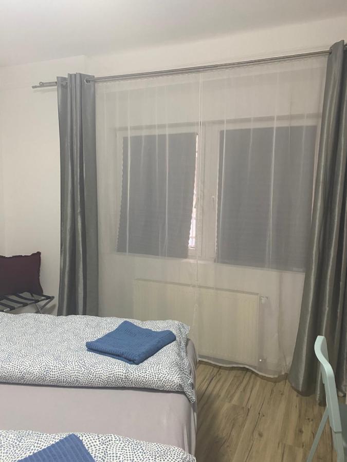 Tatra Apartment By The Danube Fully Accessible Budapest Eksteriør billede